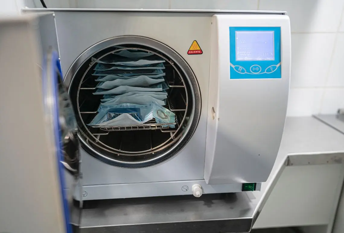 protocolos internos de esterilización y cuidado. 2